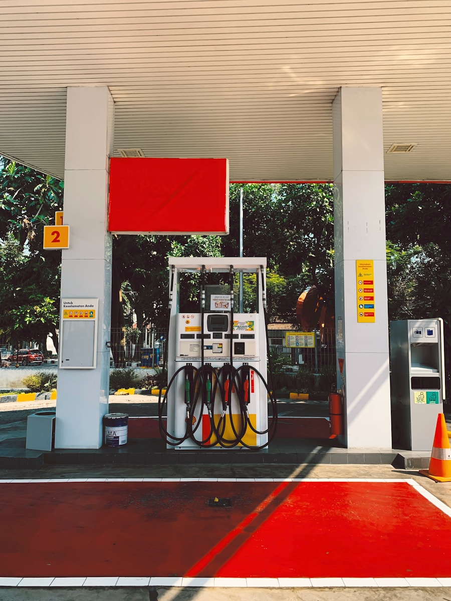 Gasoline Affordability on Minimum Wage From 1970 to 2025